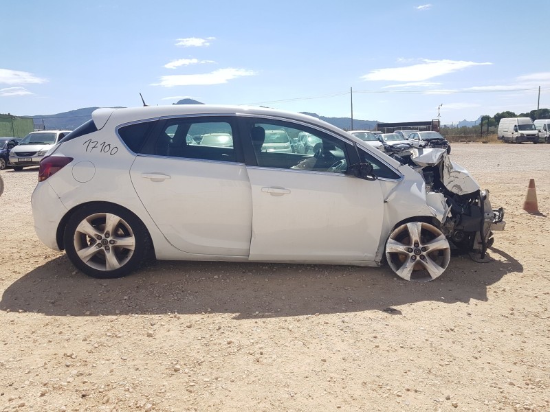 opel astra j (p10) del año 2010