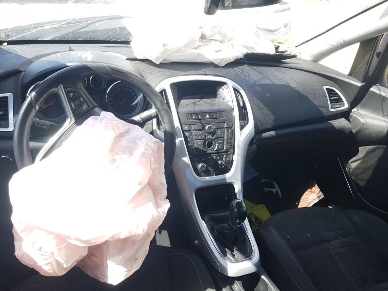 opel astra j (p10) del año 2010