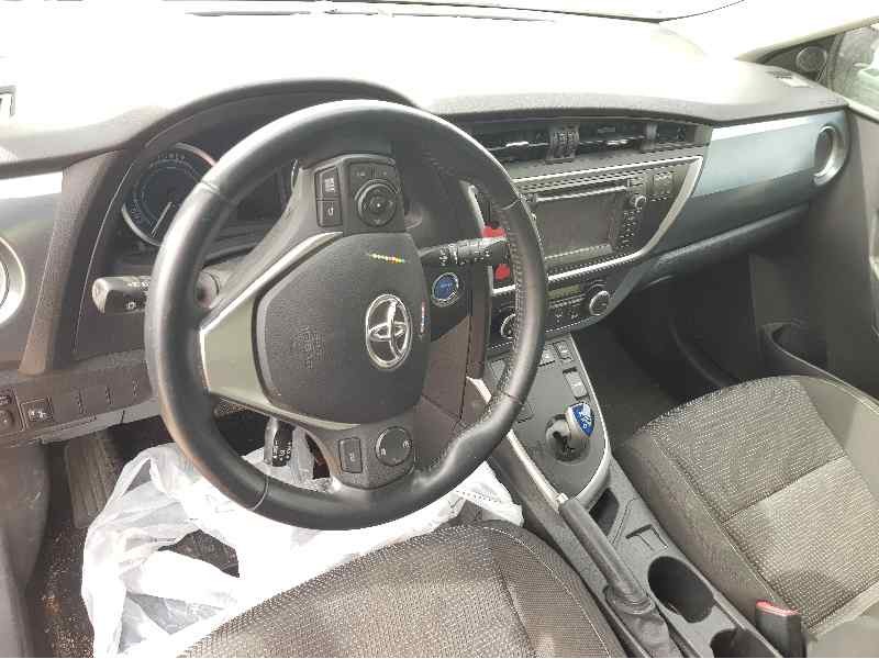 toyota auris del año 2013