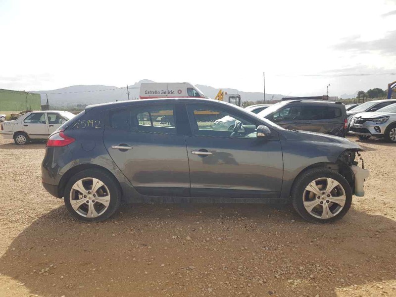 renault megane iii berlina 5 p del año 2010