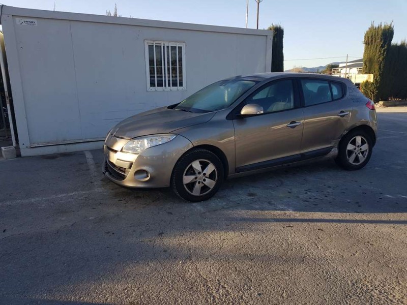 renault megane iii berlina 5 p del año 2009
