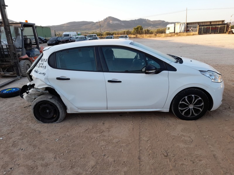 peugeot 208 i (ca_, cc_) del año 2013