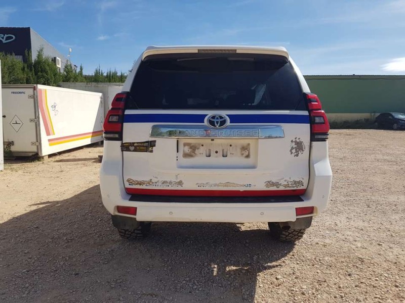 toyota land cruiser (j15) del año 2018