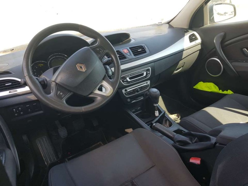 renault megane iii berlina 5 p del año 2010