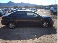 TOYOTA AVENSIS BERLINA (T25)