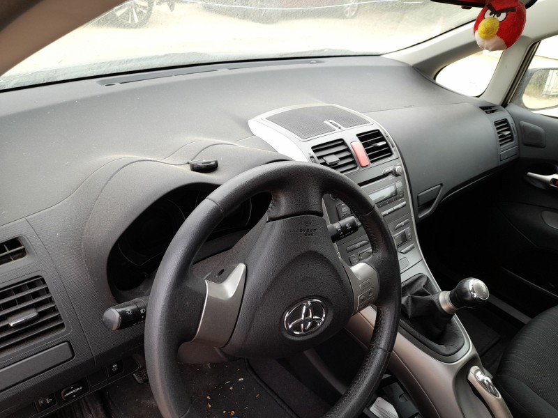 toyota auris (_e15_) del año 2008