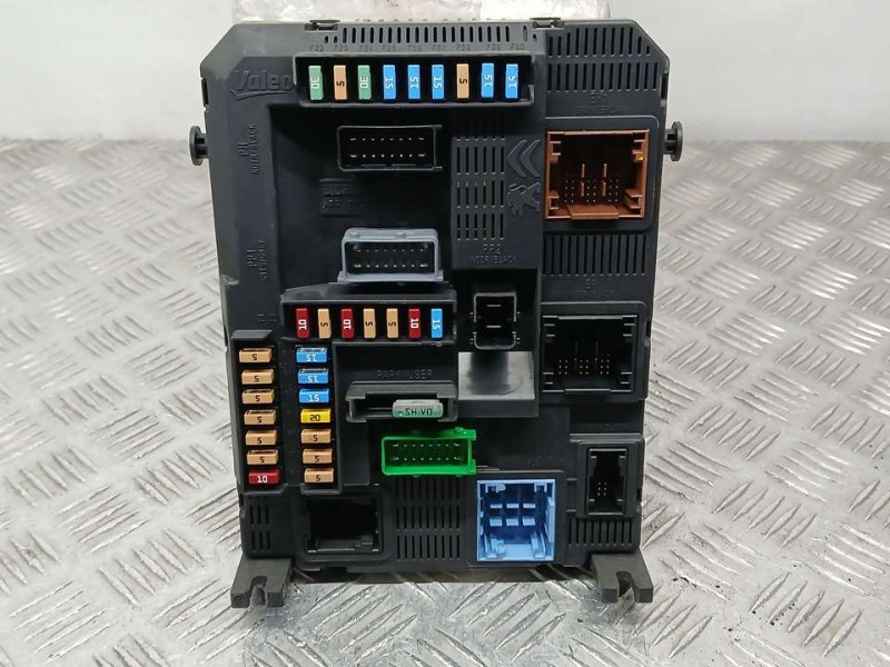 Recambio de caja reles / fusibles para peugeot 208 style referencia OEM IAM 9819849680 E1172507 