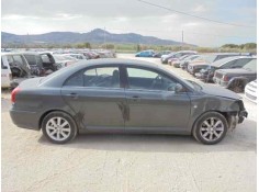 TOYOTA AVENSIS BERLINA (T25)