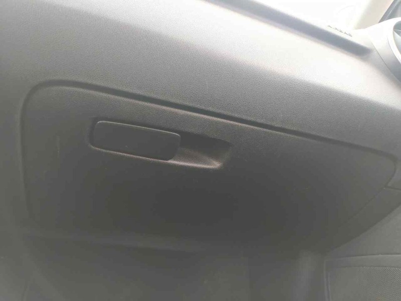 Recambio de guantera para audi a1 (8x) attraction referencia OEM IAM 8X1857104  