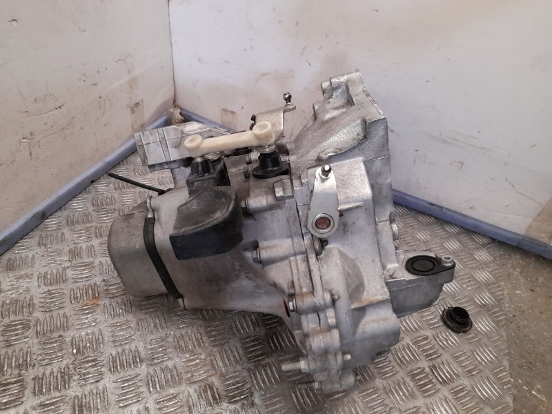 Recambio de caja cambios para peugeot 208 i (ca_, cc_) 1.2 vti 82 referencia OEM IAM 20CR15 5VELOCIDADES 1083569