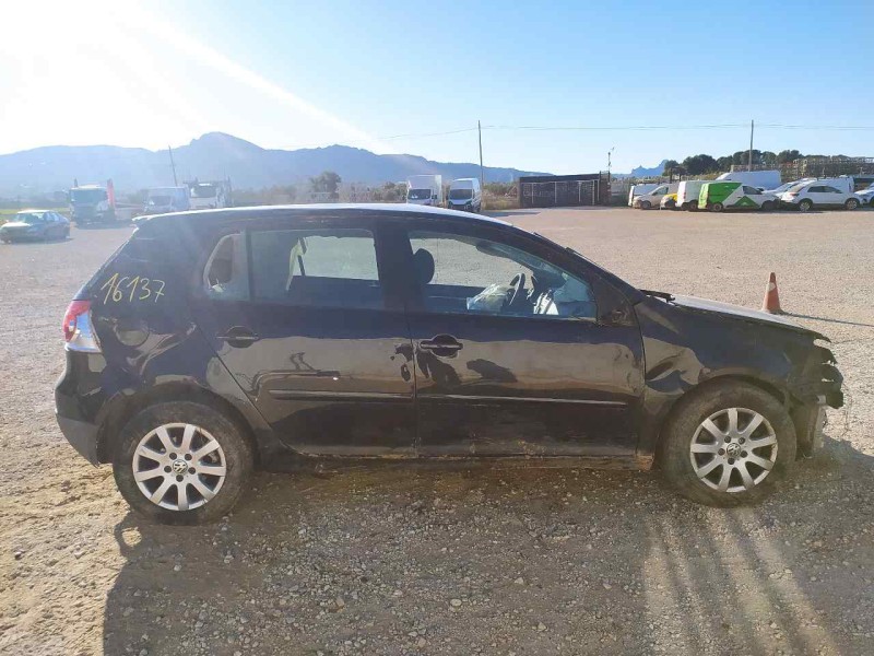 volkswagen golf v berlina (1k1) del año 2008