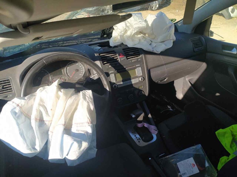 volkswagen golf v berlina (1k1) del año 2008