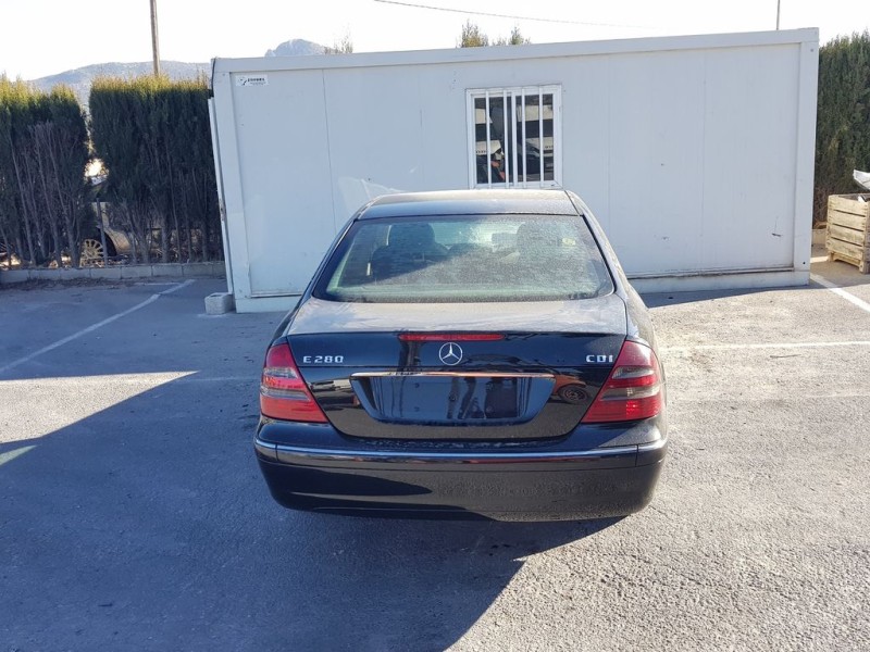mercedes-benz clase e (w211) berlina del año 2006