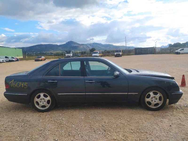 mercedes-benz clase e (w210) berlina del año 2000