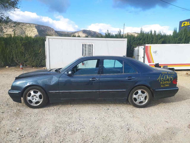 mercedes-benz clase e (w210) berlina del año 2000