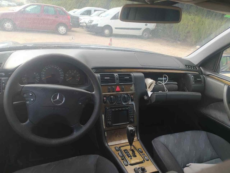 mercedes-benz clase e (w210) berlina del año 2000