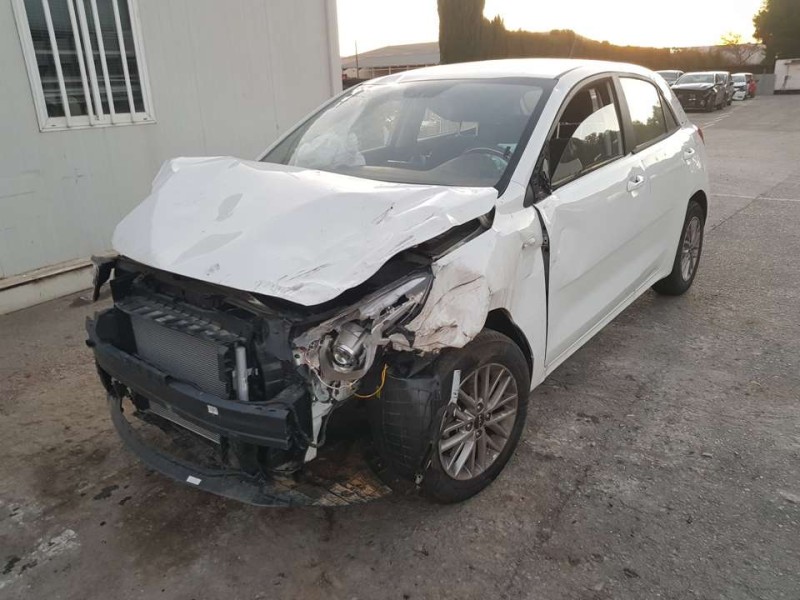 kia rio (yb) del año 2023