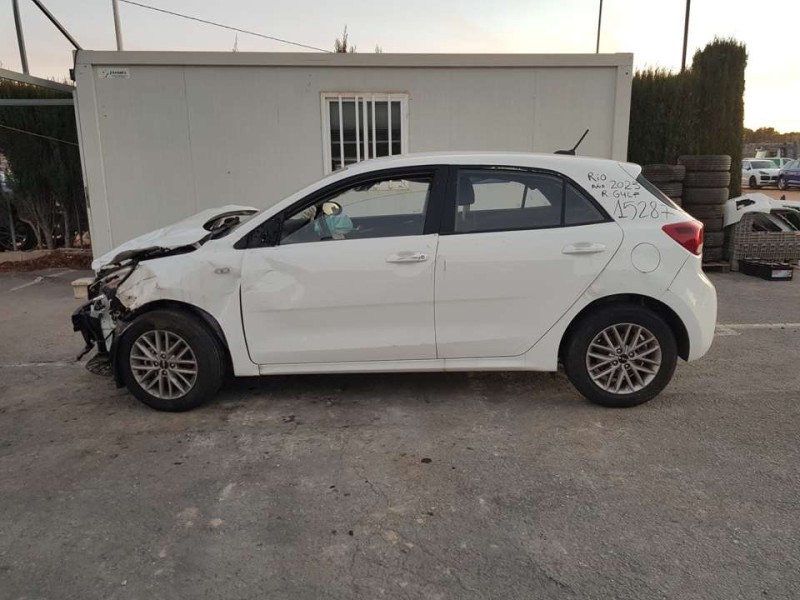 kia rio (yb) del año 2023