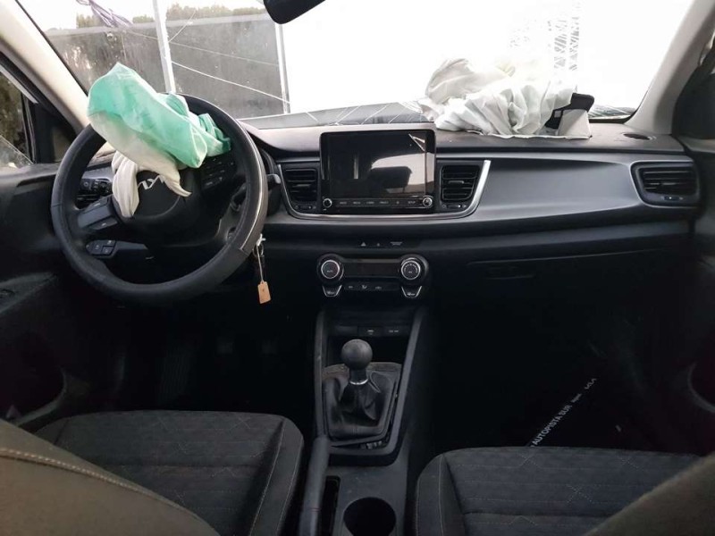 kia rio (yb) del año 2023