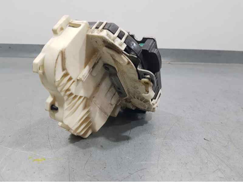 Recambio de cerradura puerta trasera derecha para opel vectra b berlina dti referencia OEM IAM P04589694AB  