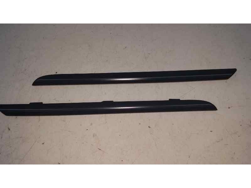 Recambio de embellecedor para renault clio iv referencia OEM IAM 107199617  