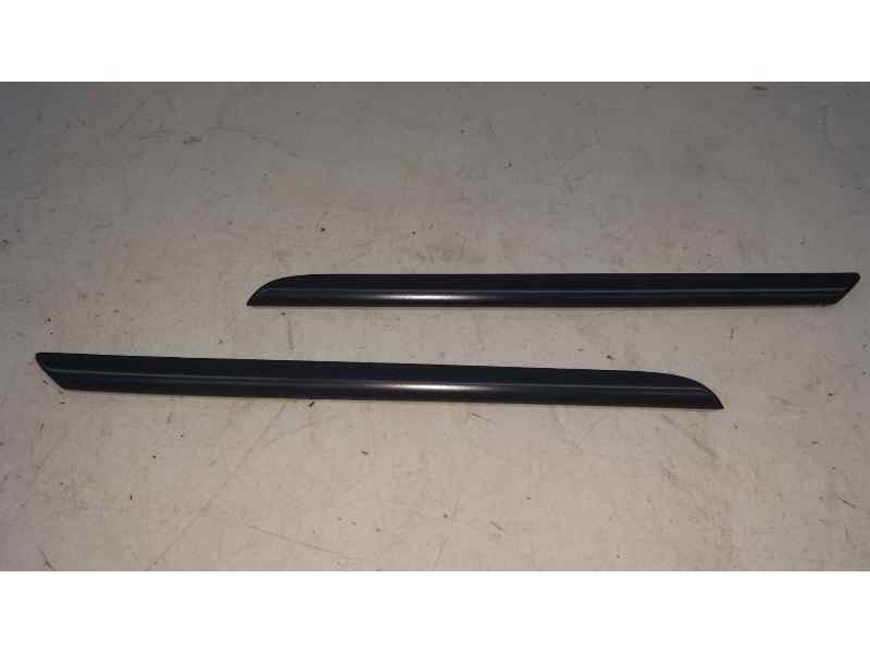 Recambio de embellecedor para renault clio iv referencia OEM IAM 107199617  