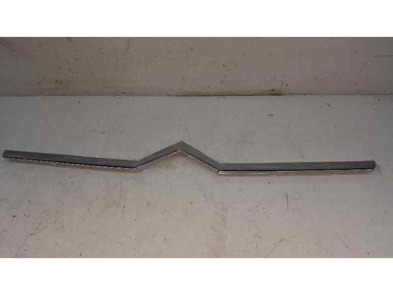 Recambio de embellecedor para citroën c4 berlina referencia OEM IAM 107073120  CROMADO