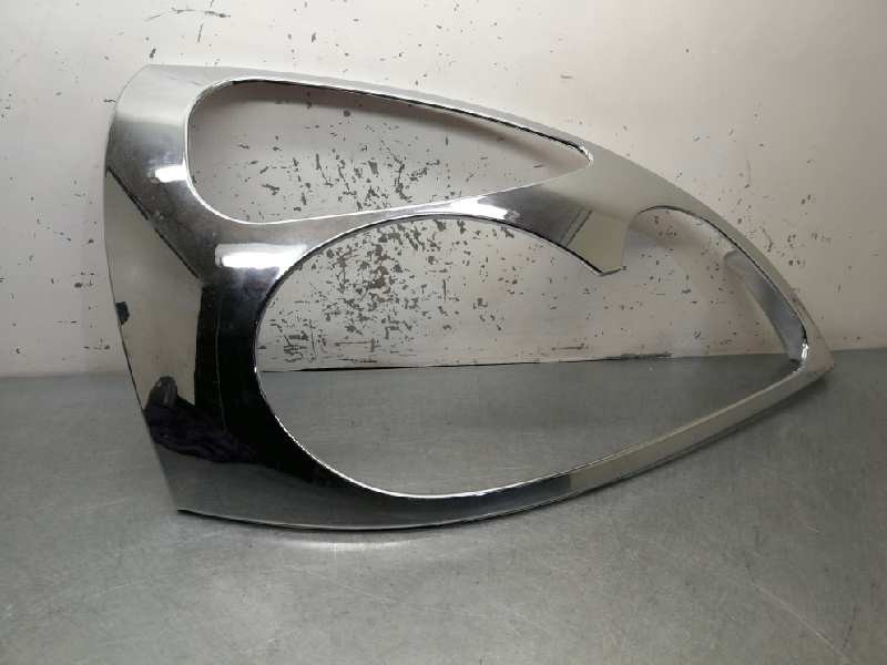 Recambio de molduras delanteras para renault clio ii fase ii (b/cb0) referencia OEM IAM  ANTES 55 EUROS FAROS DELANTEROS