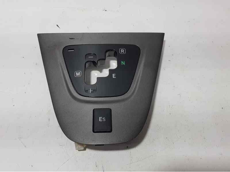 Recambio de embellecedor para toyota auris luna referencia OEM IAM   EMBELLECEDOR PALANCA CAMBIO