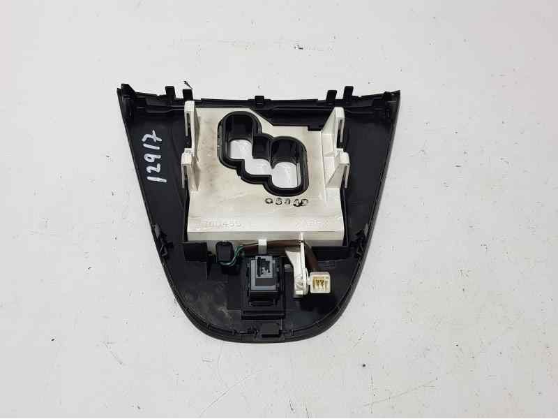 Recambio de embellecedor para toyota auris luna referencia OEM IAM   EMBELLECEDOR PALANCA CAMBIO