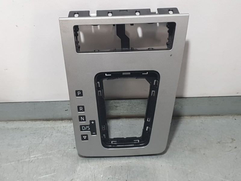 Recambio de embellecedor para skoda octavia lim. (5e3) style referencia OEM IAM 5E1713203L  PALANCA CAMBIOS AUTOMATICA