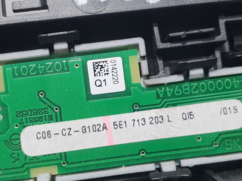 Recambio de embellecedor para skoda octavia lim. (5e3) style referencia OEM IAM 5E1713203L  PALANCA CAMBIOS AUTOMATICA