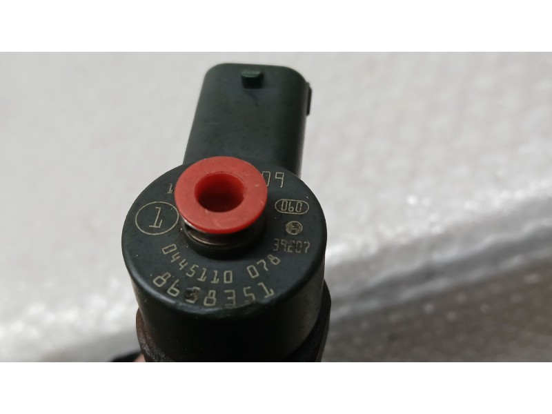 Recambio de inyector para volvo s60 berlina 2.4 d referencia OEM IAM 8658351 0445110078 BOSCH