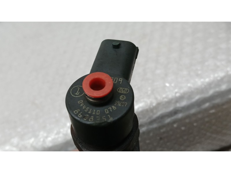 Recambio de inyector para volvo s60 berlina 2.4 d referencia OEM IAM 8658351 0445110078 BOSCH