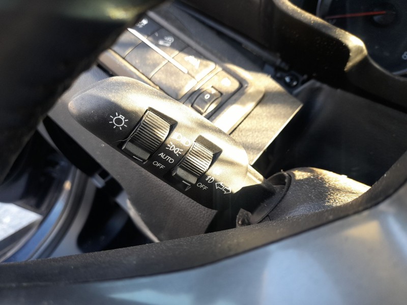 Recambio de mando luces y limpia para ssangyong tivoli 1.5 referencia OEM IAM   