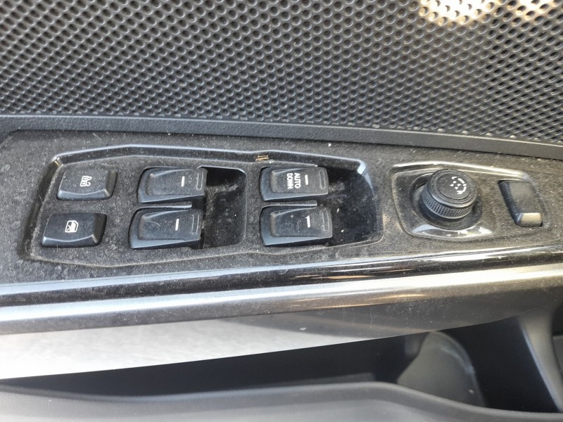 Recambio de mando elevalunas delantero izquierdo para ssangyong tivoli 1.5 referencia OEM IAM  C/MANDO RETROVISOR 