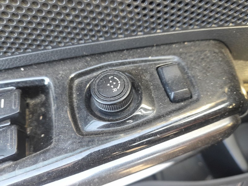 Recambio de mando elevalunas delantero izquierdo para ssangyong tivoli 1.5 referencia OEM IAM  C/MANDO RETROVISOR 