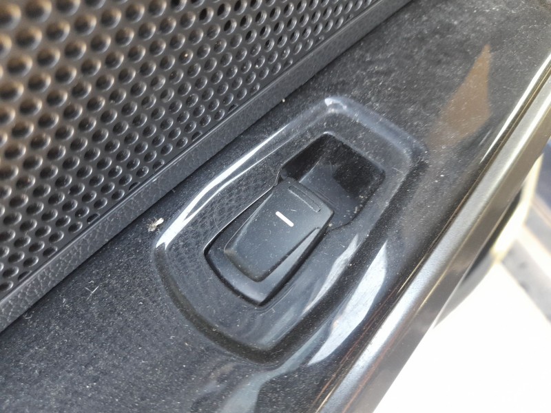 Recambio de mando elevalunas trasero izquierdo para ssangyong tivoli 1.5 referencia OEM IAM   