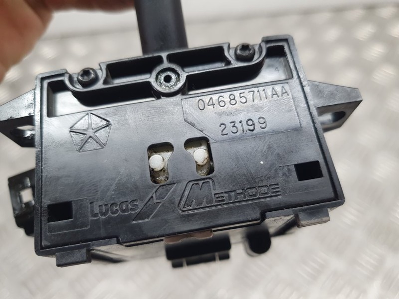 Recambio de mando limpia para chrysler voyager (rg) 2.5 crd se referencia OEM IAM 04685711AA  