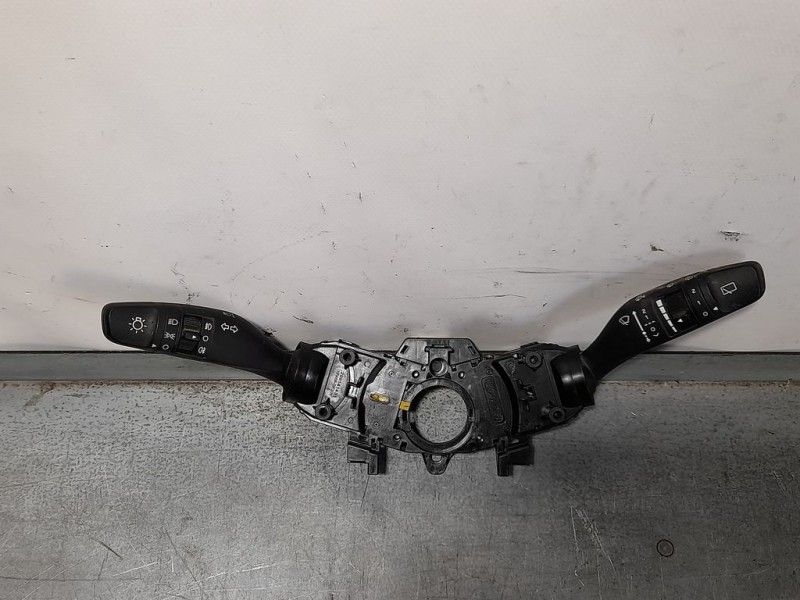 Recambio de mando luces y limpia para hyundai i20 classic referencia OEM IAM 93403C8350  