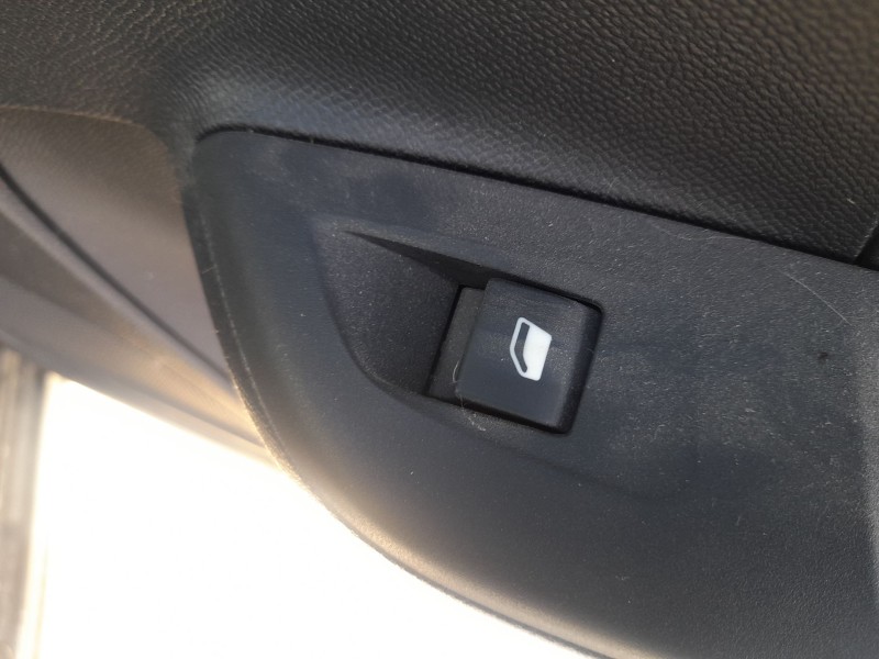 Recambio de mando elevalunas trasero derecho para opel corsa f (p2jo) 1.2 (68) referencia OEM IAM   