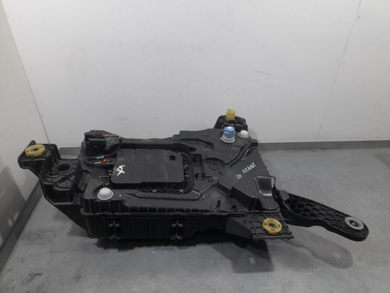 Recambio de deposito adblue para peugeot 308 sw style referencia OEM IAM 12674101NU 12674901ASSB78 