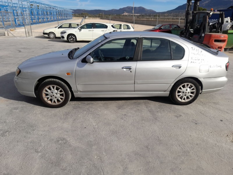 nissan primera hatchback (p11) del año 2001