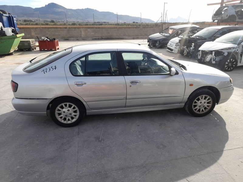 nissan primera hatchback (p11) del año 2001