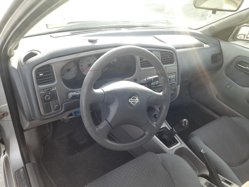 nissan primera hatchback (p11) del año 2001
