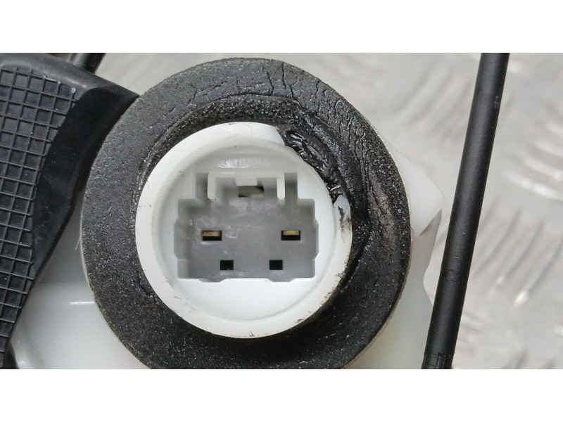 Recambio de cerradura puerta trasera izquierda para toyota yaris (_p13_) 1.5 hybrid (nhp130_) referencia OEM IAM 690600D320  160