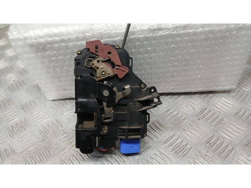 Recambio de cerradura puerta delantera izquierda para audi a3 (8p1) 2.0 tdi 16v referencia OEM IAM 4E1837015  