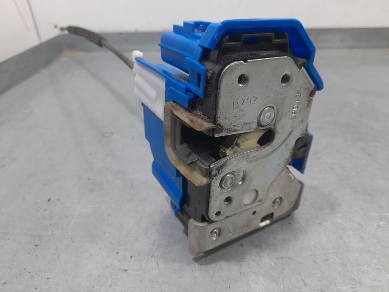 Recambio de cerradura puerta delantera derecha para fiat 500l (351_, 352_) 1.4 (199lyb1b) referencia OEM IAM 52018118  