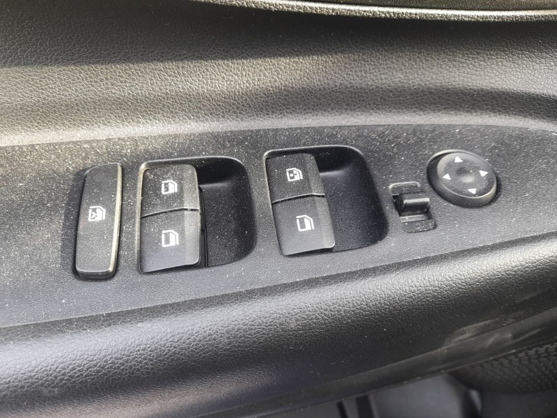 Recambio de mando elevalunas delantero izquierdo para hyundai i20 iii (bc3, bi3) 1.0 t-gdi referencia OEM IAM  C/MANDO RETROVISO