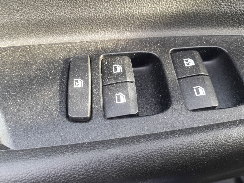 Recambio de mando elevalunas delantero izquierdo para hyundai i20 iii (bc3, bi3) 1.0 t-gdi referencia OEM IAM  C/MANDO RETROVISO